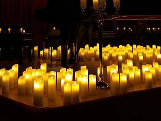 Candlelight: 90s Hip Hop on Strings