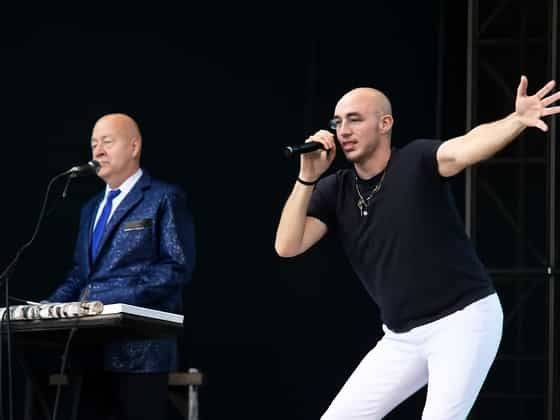 Heaven 17 perform Penthouse and Pavement