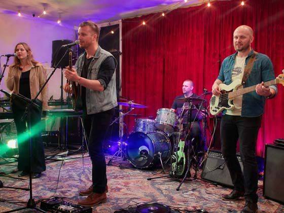 Inner Wave & Los Mesoneros