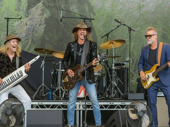 The Waterboys - Fisherman's Blues Revue featuring Steve Earle